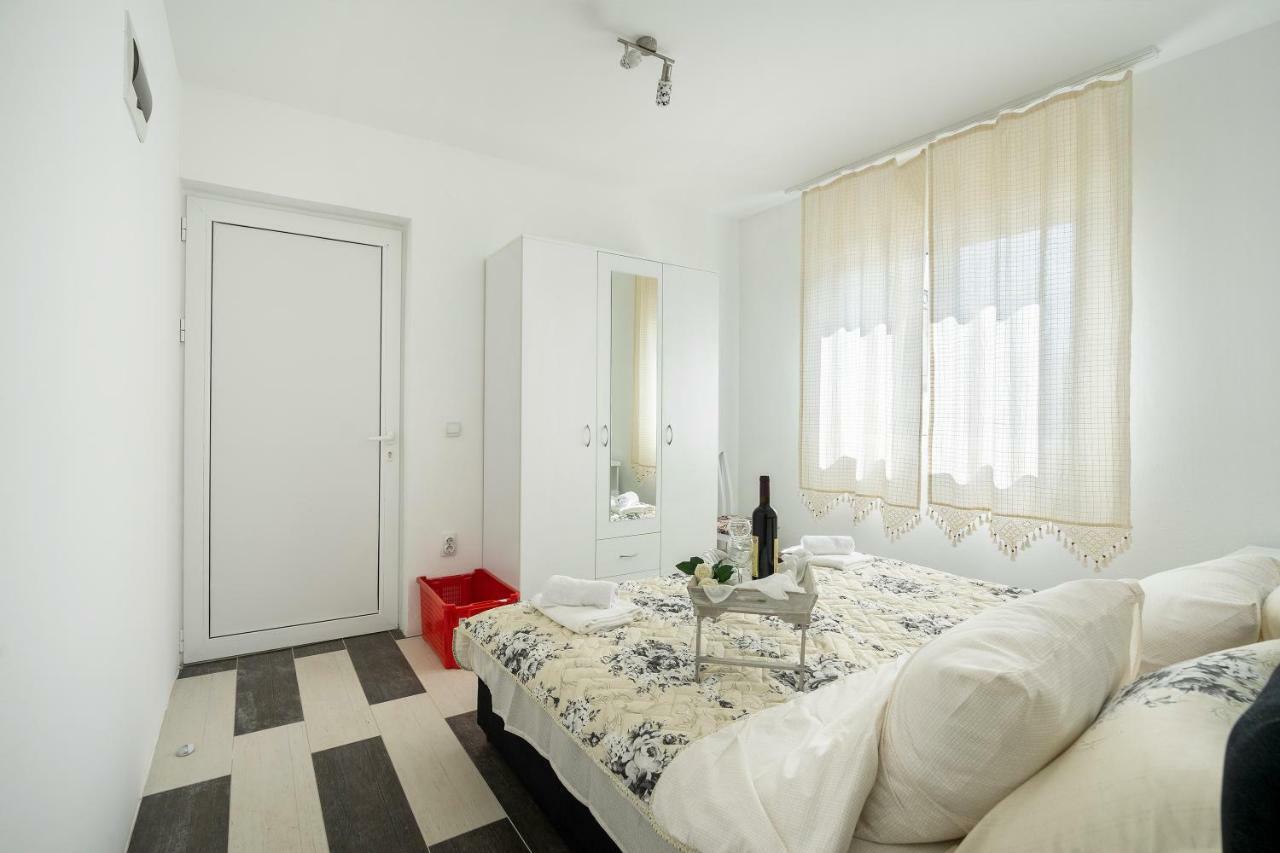 Apartments Natali バール エクステリア 写真